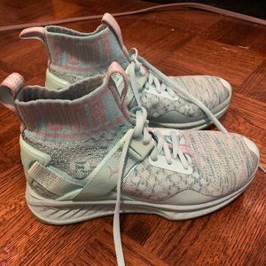 Puma Mint sneakers size 6